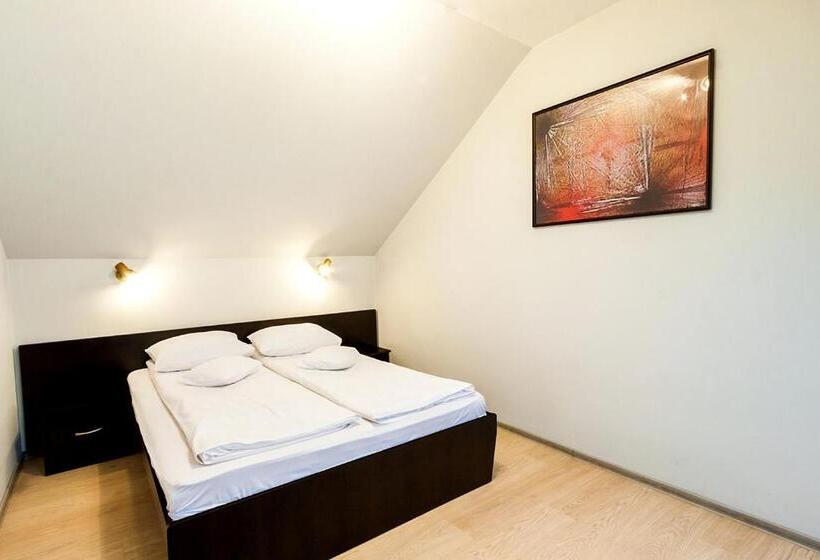 Astoria Hotel & Restaurant