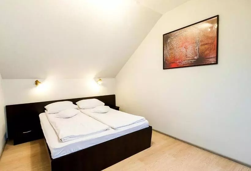 Astoria Hotel & Restaurant