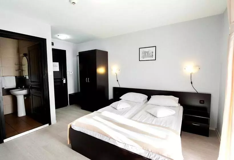 Astoria Hotel & Restaurant