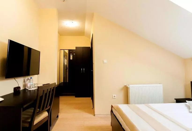 Astoria Hotel & Restaurant