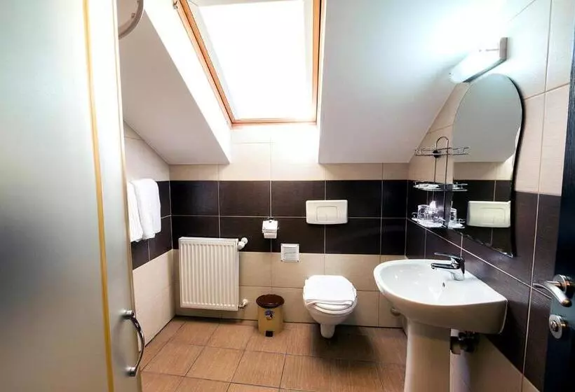 Astoria Hotel & Restaurant