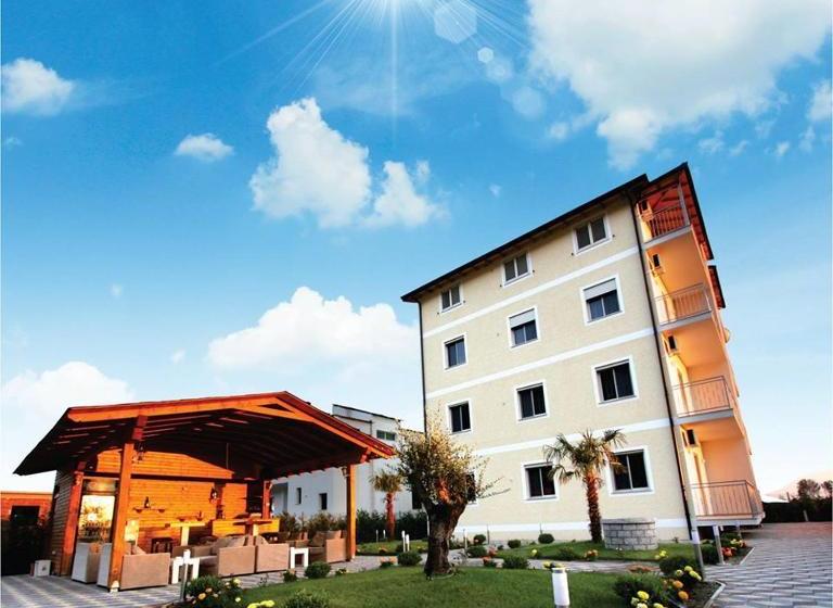 Hotel As Baks Rrjoll