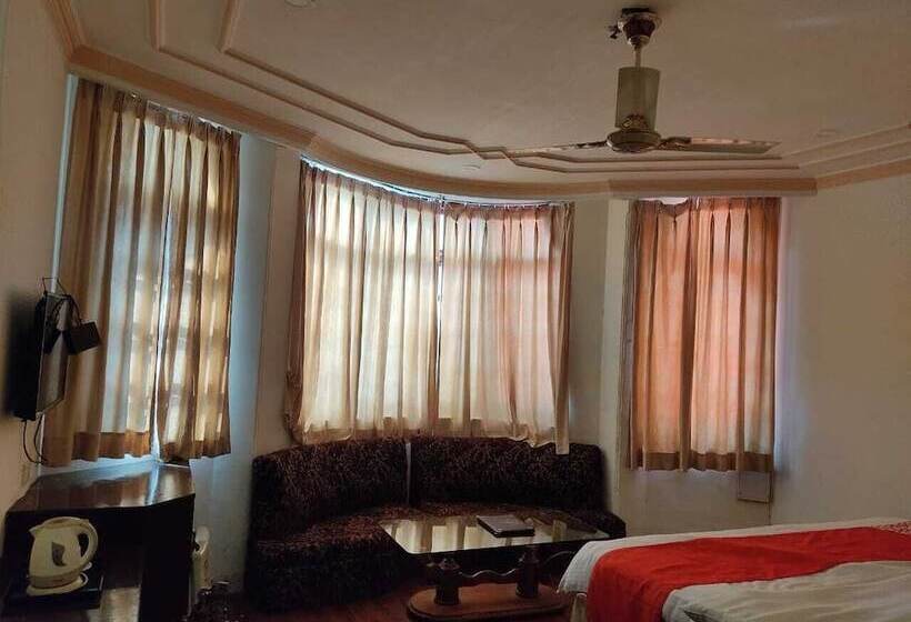 فندق Triund Trek