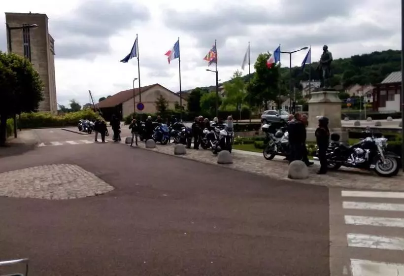 Hotelli Hôtel Restaurant Les Templiers