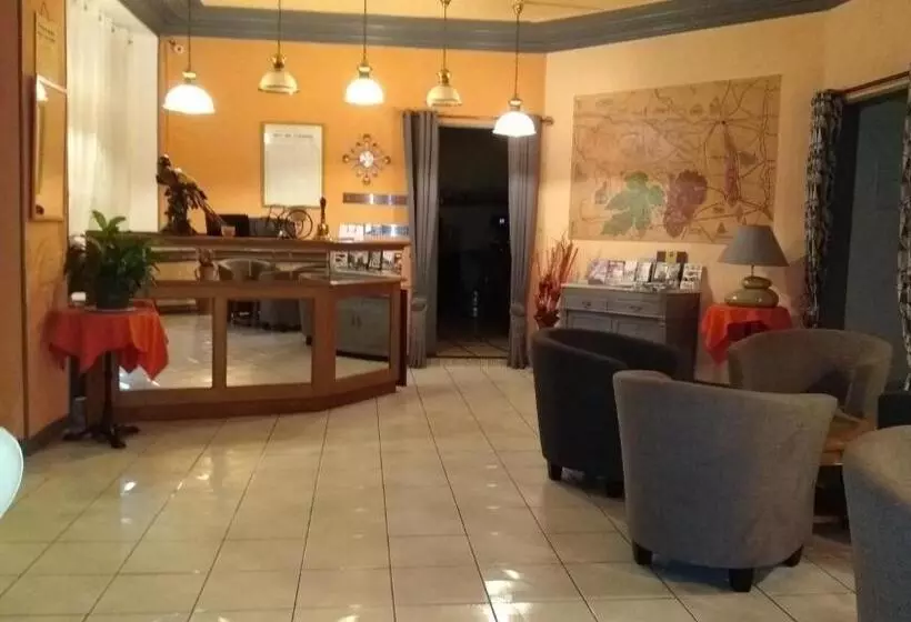 Hotelli Hôtel Restaurant Les Templiers