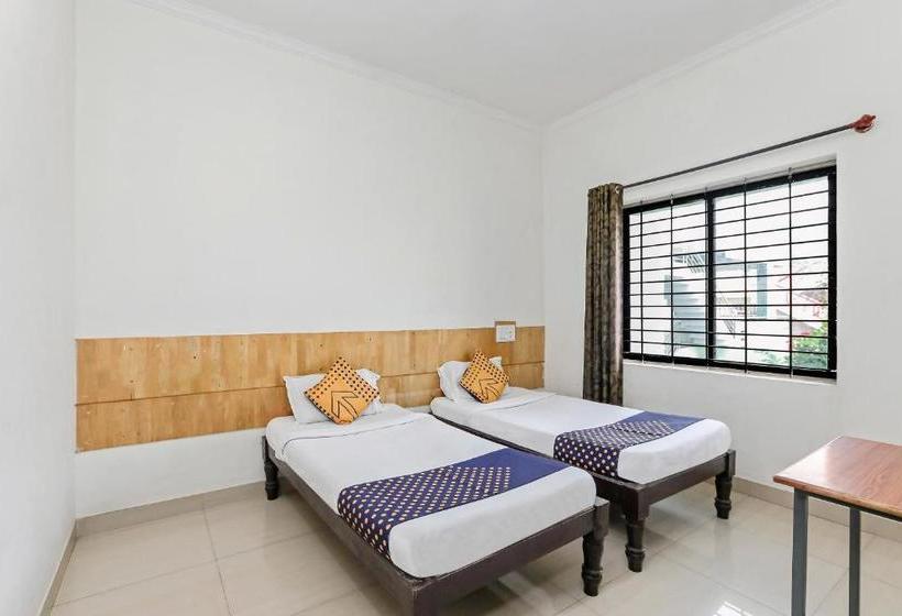 בית מלון כפרי H M Residency