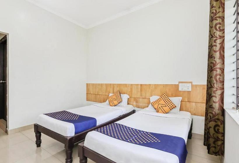 בית מלון כפרי H M Residency