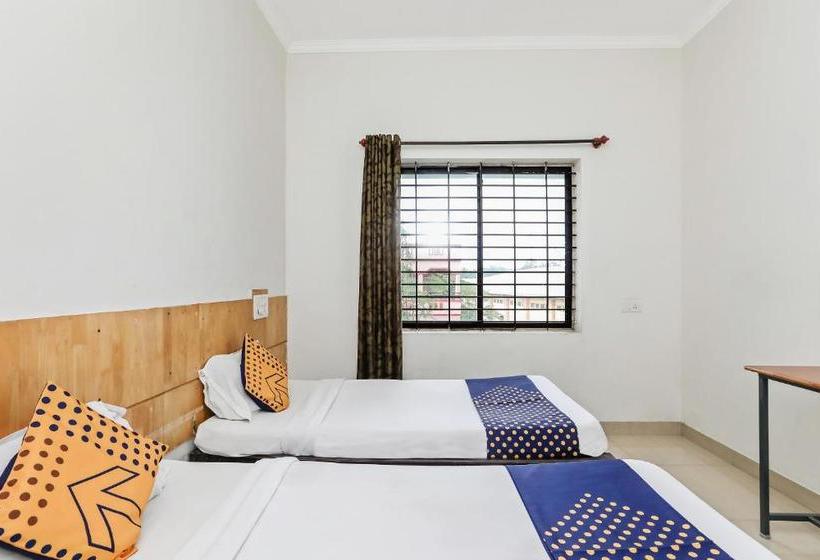 בית מלון כפרי H M Residency