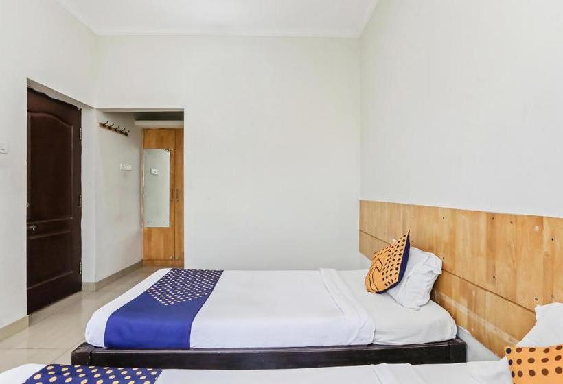 בית מלון כפרי H M Residency