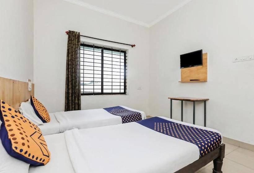 בית מלון כפרי H M Residency