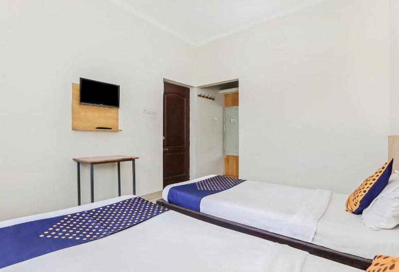 בית מלון כפרי H M Residency