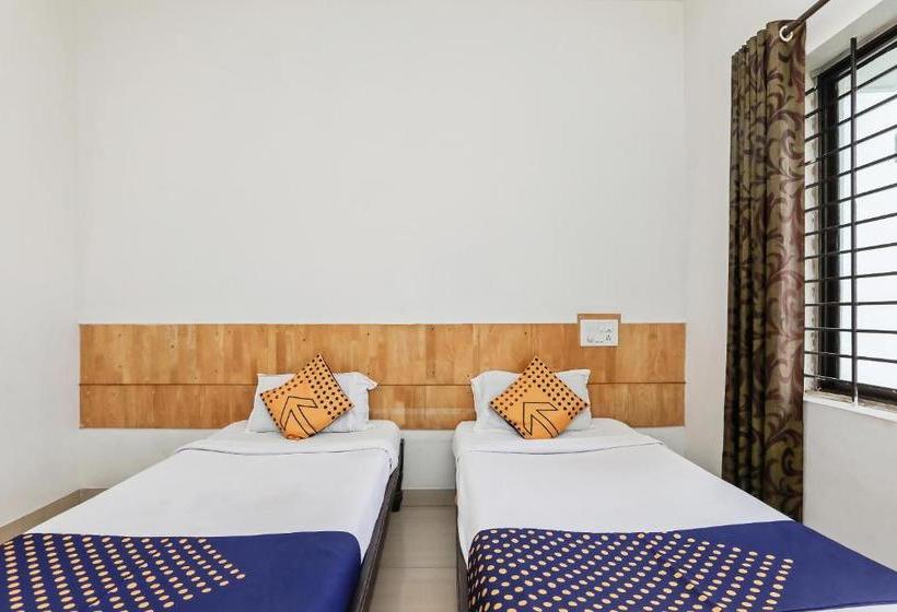 בית מלון כפרי H M Residency