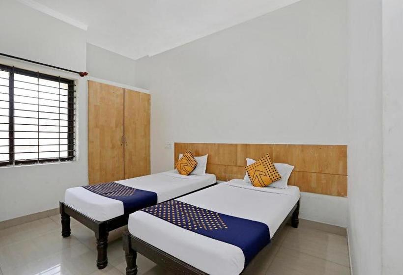 בית מלון כפרי H M Residency