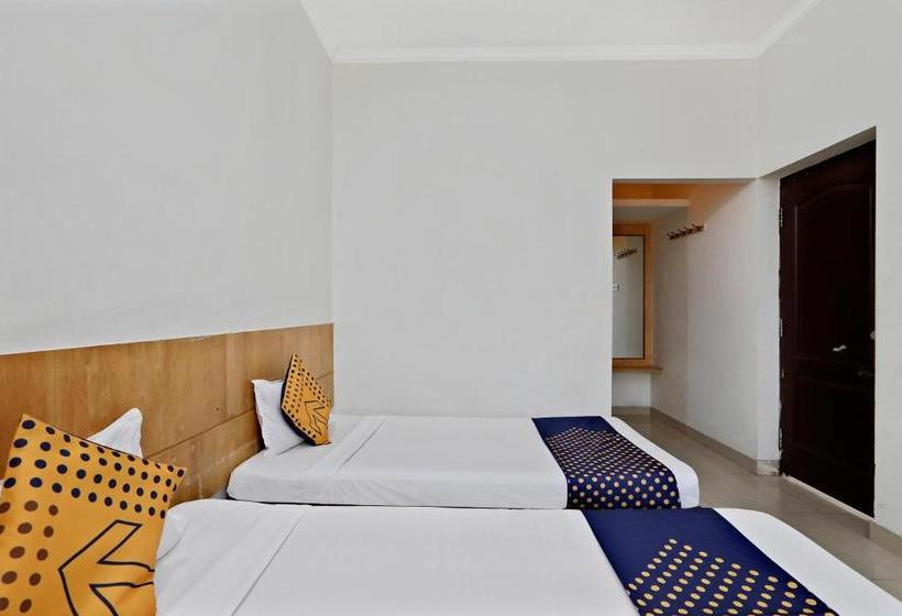 בית מלון כפרי H M Residency