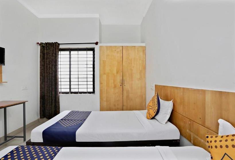 בית מלון כפרי H M Residency