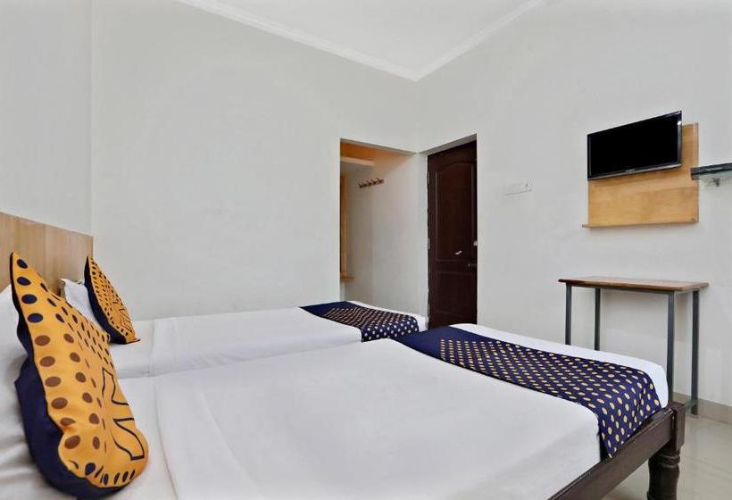 בית מלון כפרי H M Residency