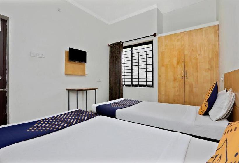 בית מלון כפרי H M Residency