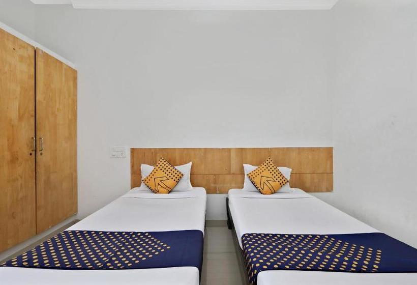 בית מלון כפרי H M Residency