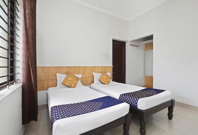 בית מלון כפרי H M Residency