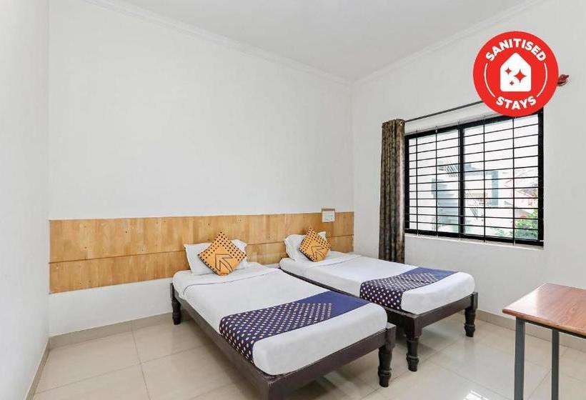 בית מלון כפרי H M Residency