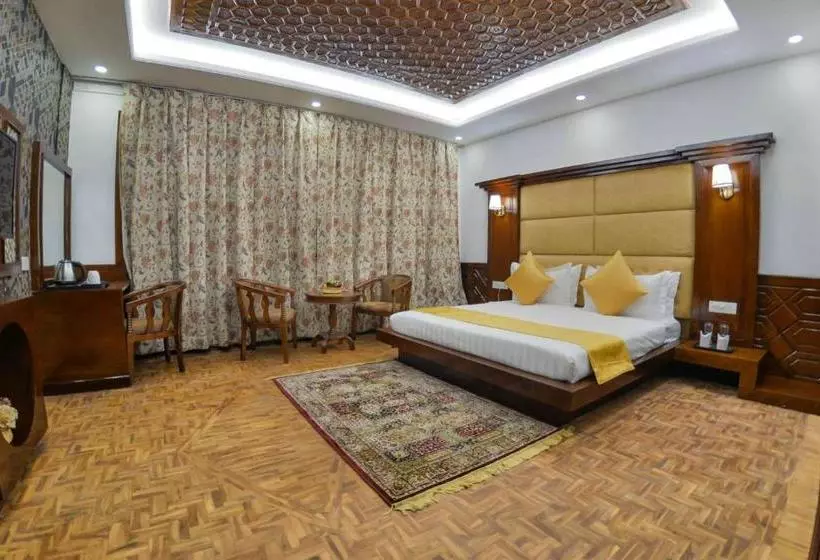 هتل The Grand Kaisar