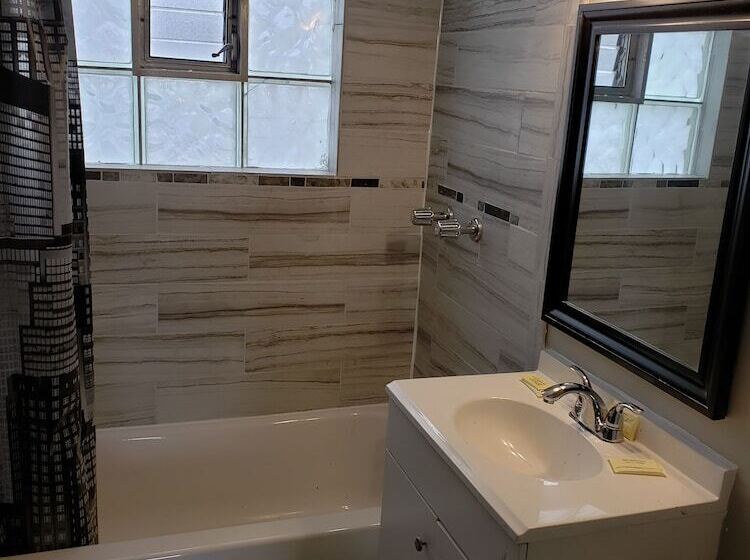 هتل Welcome Inn & Suites   Lyons