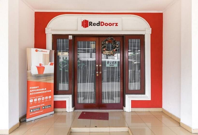 بنسيون Reddoorz @ Jalan Maengket Manado