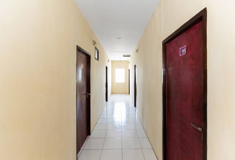 بنسيون Reddoorz @ Jalan Maengket Manado