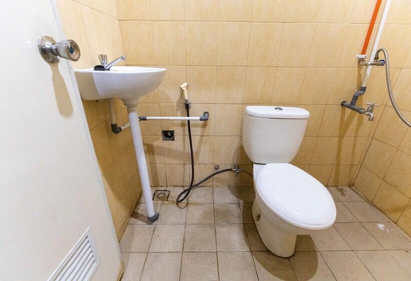 بنسيون Reddoorz @ Jalan Maengket Manado