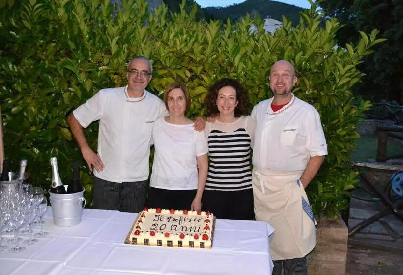 تختخواب و صبحانه Il Defizio