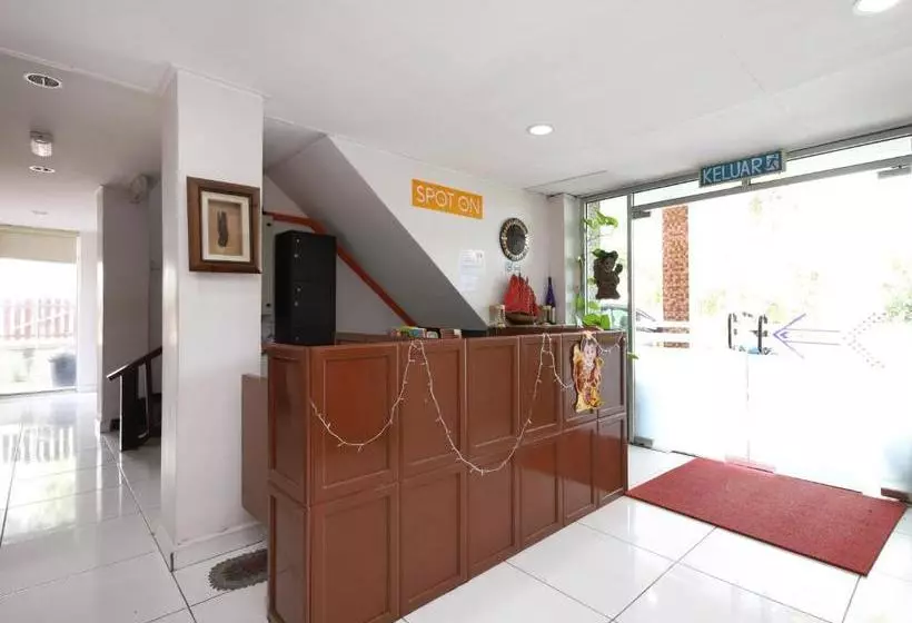 هتل Spot On 89719 Vasa Cottage 2