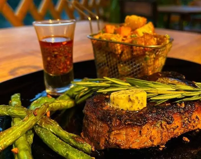 La Veranda Hotel & Restaurant