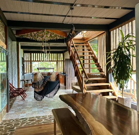 La Veranda Hotel & Restaurant