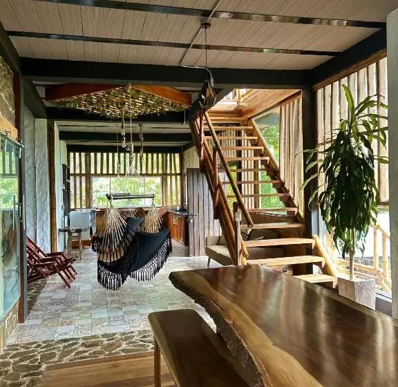 La Veranda Hotel & Restaurant