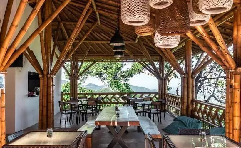 La Veranda Hotel & Restaurant