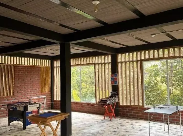 La Veranda Hotel & Restaurant