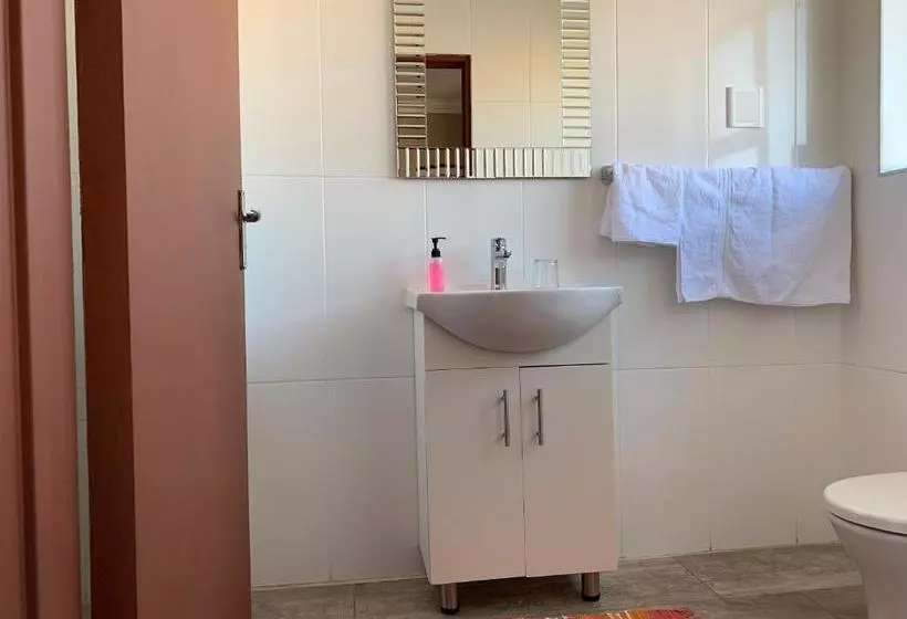 Majatalo Malu Guest House