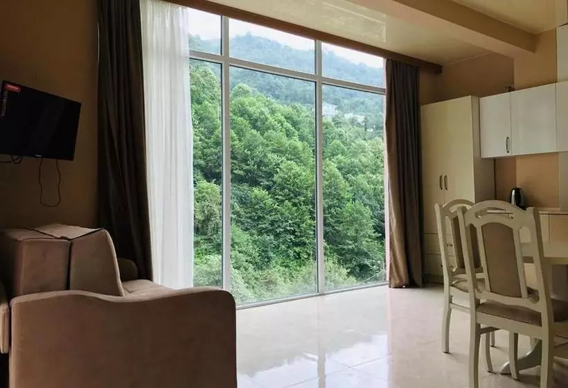 هتل Giorgi Kvariati