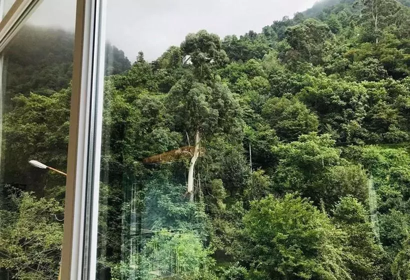 هتل Giorgi Kvariati