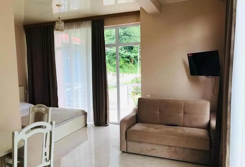 هتل Giorgi Kvariati