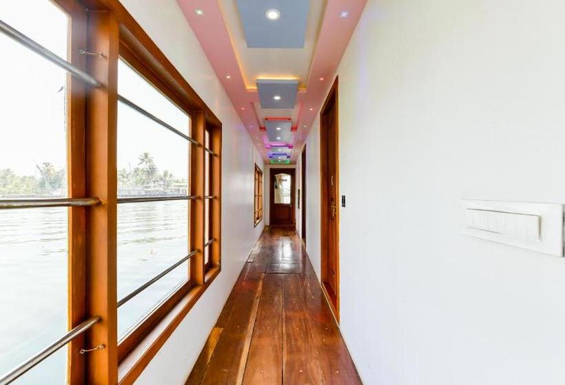 בית מלון כפרי Oyo 28075 Relax In Kerala 3 Bhk