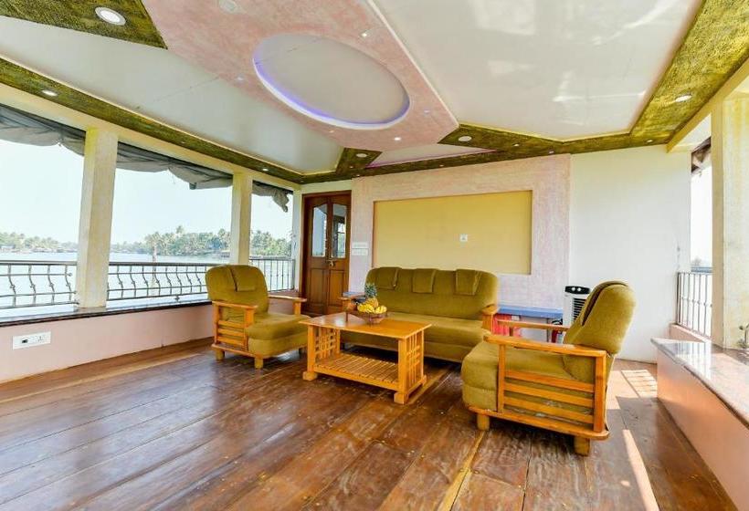 בית מלון כפרי Oyo 28075 Relax In Kerala 3 Bhk