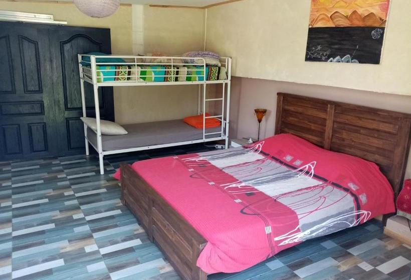 پانسیون Ti Case En L'air