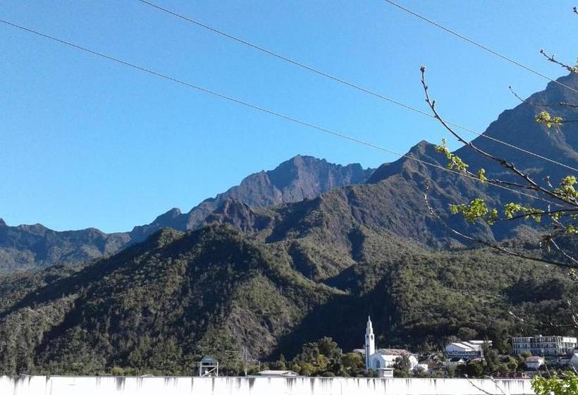 پانسیون Ti Case En L'air