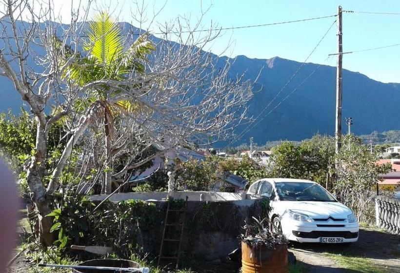 پانسیون Ti Case En L'air