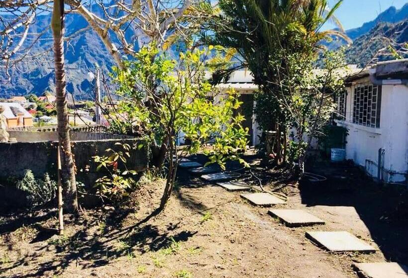 پانسیون Ti Case En L'air