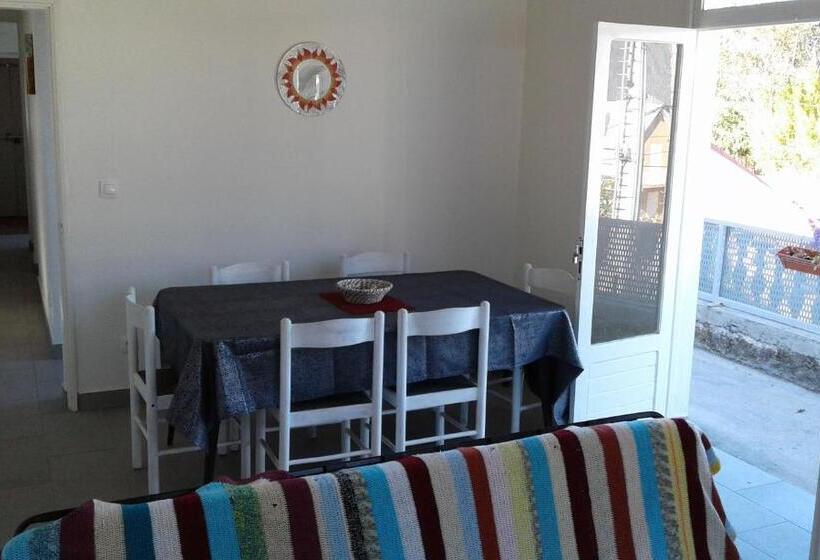 پانسیون Ti Case En L'air