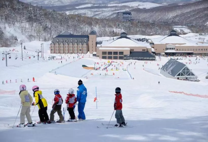 Yu Kiroro, Ski In Ski Out Luxury Residences