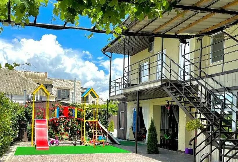 ユースホステル Gostinyi Dvorik Nikol