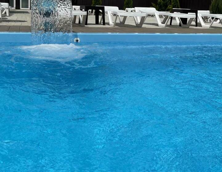 Ostello Gostinyi Dvorik Nikol